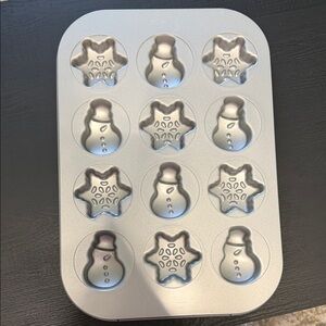 Pampered chef Snowman & Snowflake Mini Muffin Tin - Silver Bake Mold